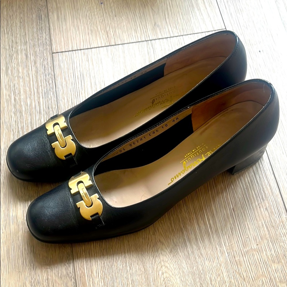 Salvatore Ferragamo Black and Gold Flats with Classic Elegance